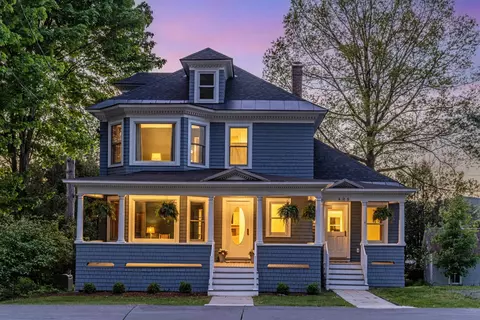 405 Maple St, Stowe, VT 05672