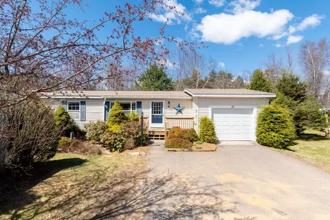 37 Magnolia Ln, Belmont, NH 03220
