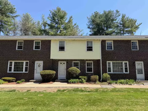 79 Oakridge Dr, Londonderry, NH 03053
