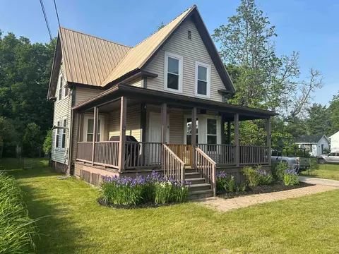 8 Main St, Raymond, NH 03077