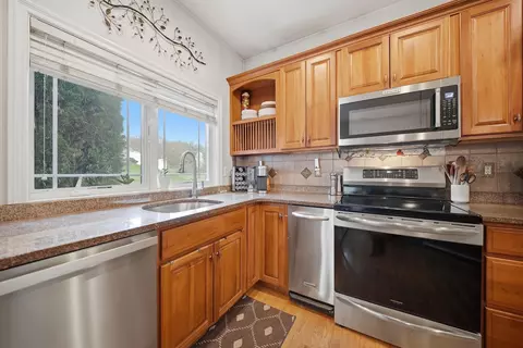 Kitchen - 4 Mountain Village Rd, Windham, NH 03087 photo 3 of 4