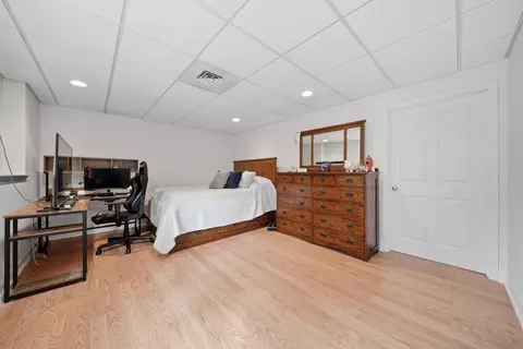 Bedroom - 4 Mountain Village Rd, Windham, NH 03087 photo 6 of 10