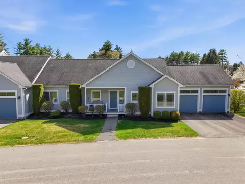 4 Mountain Village Rd, Windham, NH 03087