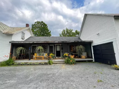 37 Maple St, Bradford, VT 05033