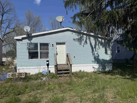 35 Grove St, Essex Junction, VT 05452