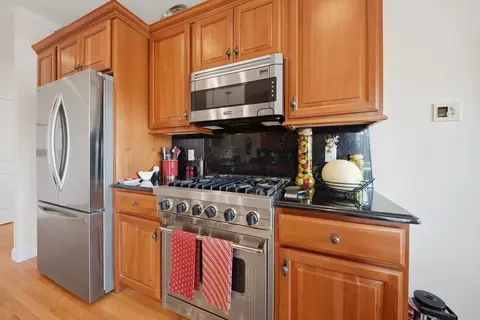 Kitchen - 31 Gordon Mountain Rd, Windham, NH 03087 photo 3 of 5