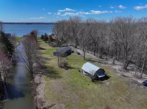 255 Canal Ln, North Hero, VT 05474