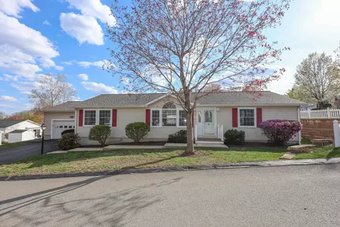 74 Heritage Way, Manchester, NH 03104