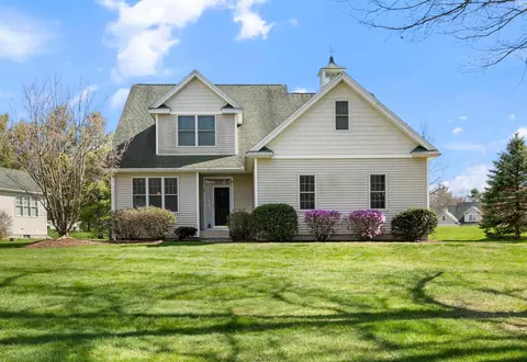 8 Crocketts Way, Stratham, NH 03885