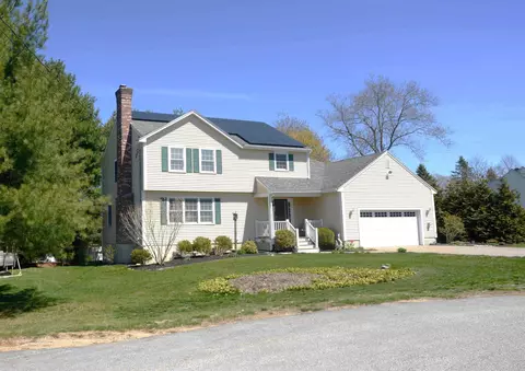 4 Shannon Dr, Stratham, NH 03885