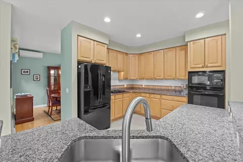 Kitchen - 182 Barrett Ln, Williston, VT 05495 photo 3 of 5