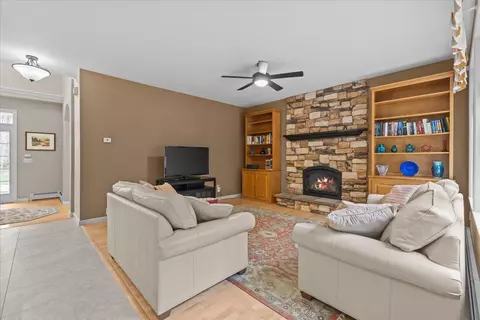 Living - 182 Barrett Ln, Williston, VT 05495 photo 5 of 7
