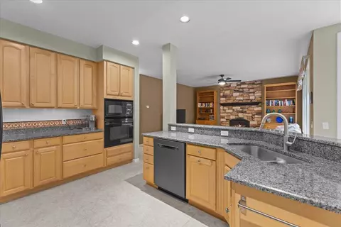 Kitchen - 182 Barrett Ln, Williston, VT 05495 photo 4 of 5