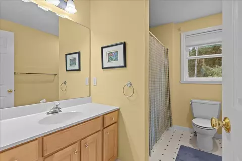 Bath - 182 Barrett Ln, Williston, VT 05495 photo 4 of 4