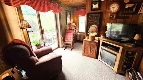 Living - 45 Reservoir Rd, Springfield, VT 05156 photo 2 of 4