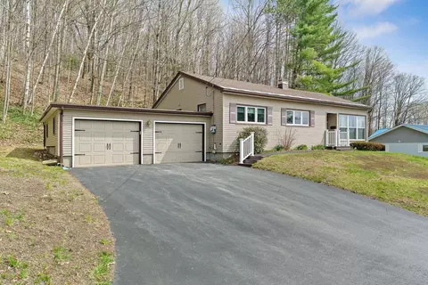 39 Maplewood Ave, Barre, VT 05641