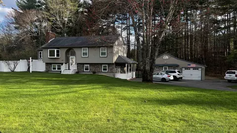 26 Mayflower Dr, Litchfield, NH 03052