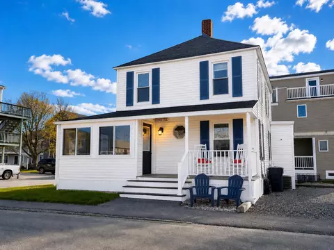 7 Concord Ave, Hampton, NH 03842