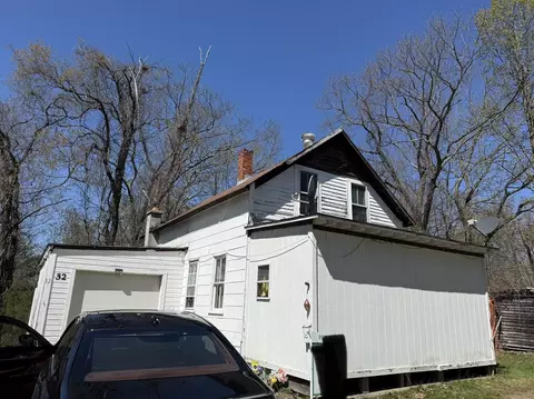 32 Charles St, Keene, NH 03431