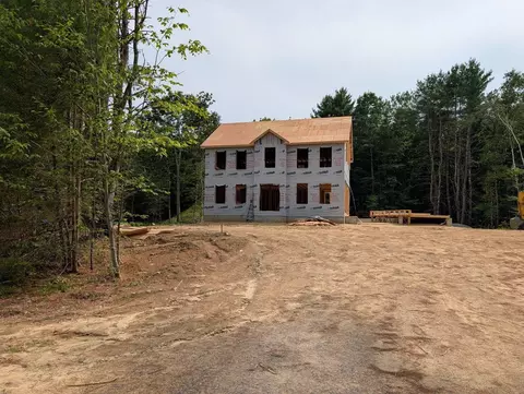 85 Fairview Dr, Pittsfield, NH 03263