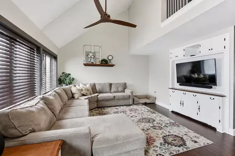 5 Tsienneto Rd #75, Derry, NH 03038