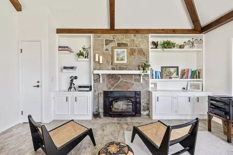 Living - 431 Mcgregor Pt, Alburgh, VT 05440 photo 4 of 5