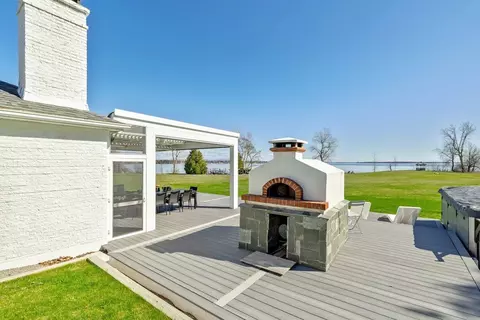 Exterior - 431 Mcgregor Pt, Alburgh, VT 05440 photo 7 of 13