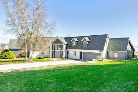 Exterior - 431 Mcgregor Pt, Alburgh, VT 05440 photo 4 of 13