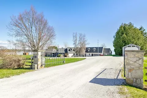 Exterior - 431 Mcgregor Pt, Alburgh, VT 05440 photo 3 of 13