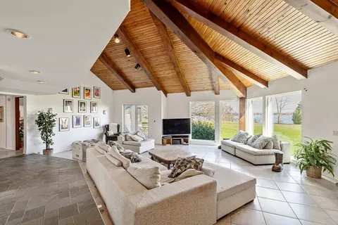 Living - 431 Mcgregor Pt, Alburgh, VT 05440 photo 2 of 5