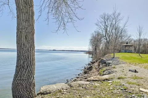 View/Area - 431 Mcgregor Pt, Alburgh, VT 05440 photo 3 of 4