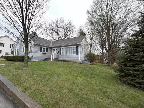 140 Fairfield St, Saint Albans, VT 05478