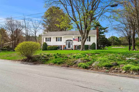 410 E View Dr, Pembroke, NH 03275