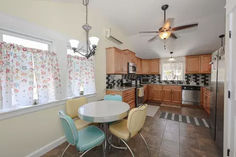 Kitchen - 222 Hampstead Rd, Derry, NH 03038 photo 4 of 4