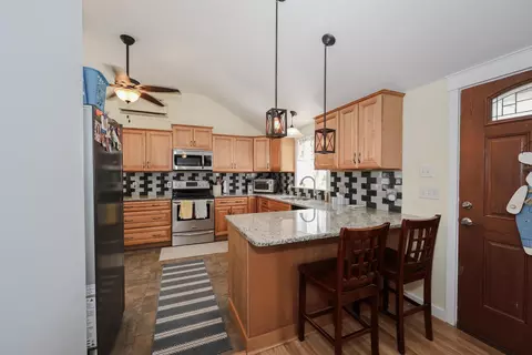 Kitchen - 222 Hampstead Rd, Derry, NH 03038 photo 2 of 4