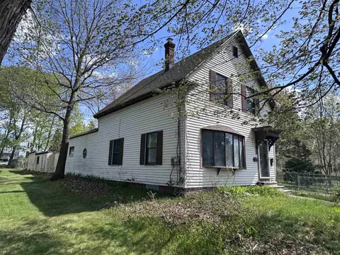 16 Norton St, Derry, NH 03038