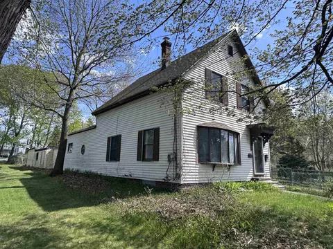 16 Norton St, Derry, NH 03038
