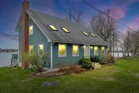 52 Lakewood Dr, Swanton, VT 05488