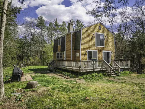 21 Brustle Rd, Nottingham, NH 03290