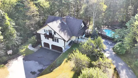 107 Fresh Pond Ln, Brookline, NH 03033