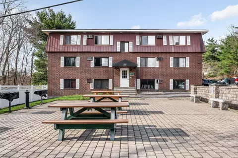 555 Calef Rd #11, Manchester, NH 03103