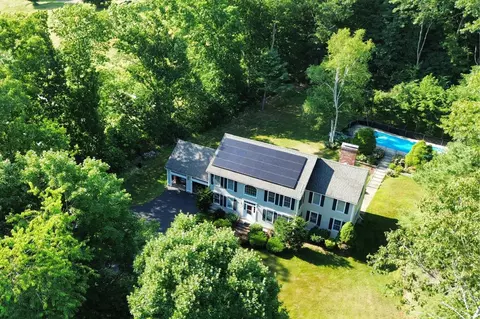 6 Drury Plains Rd, Stratham, NH 03885