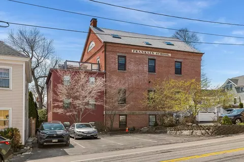 348 Maplewood Ave #1, Portsmouth, NH 03801