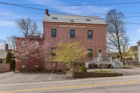 348 Maplewood Ave #1, Portsmouth, NH 03801