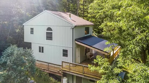 509 Thompson Pond Rd, Pownal, VT 05261