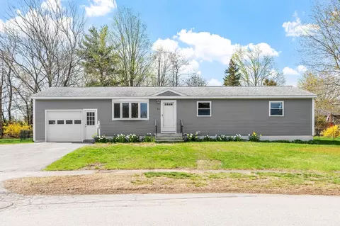 74 Suzanne Dr, Portsmouth, NH 03801