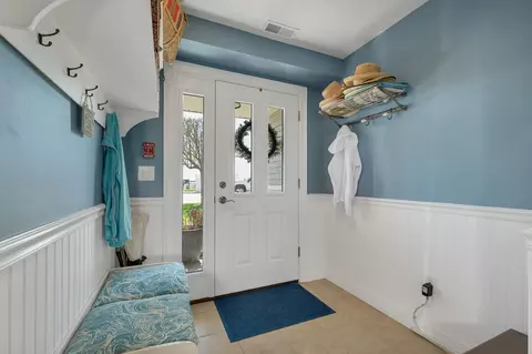 Entry Way - 24 Harbor Rd #9, Hampton, NH 03842 photo 1 of 3