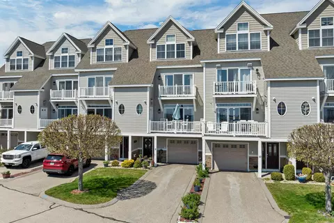 24 Harbor Rd #9, Hampton, NH 03842