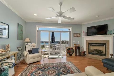 Living - 24 Harbor Rd #9, Hampton, NH 03842 photo 4 of 4