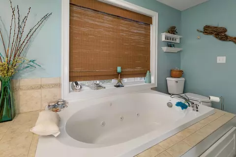 Bath - 24 Harbor Rd #9, Hampton, NH 03842 photo 7 of 9
